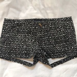 AE patterned shorts